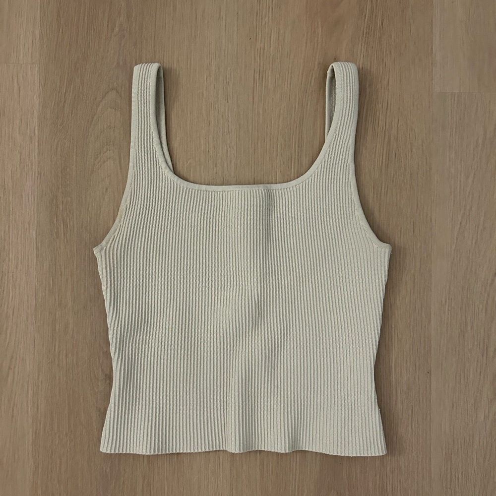 Aritzia Babaton Cream Sculpted Knit Ribbed Crop Tank Top S